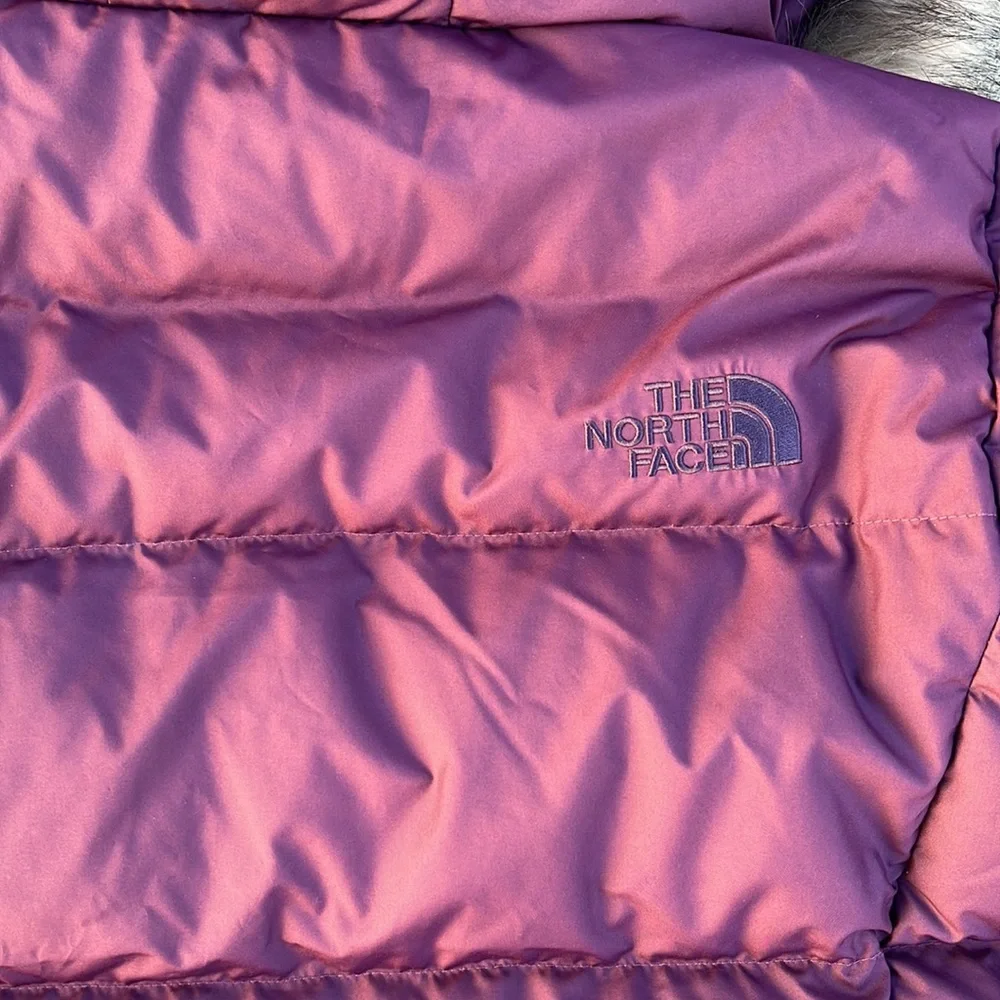 NWT The North Face Women's New Dealio Down Short Puffer Jacket - BlackBerry Wine - Picture 7 of 8
